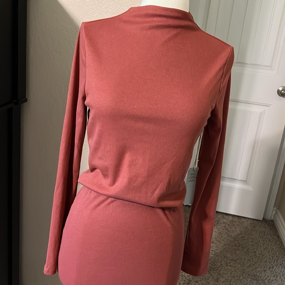 Iris brand - Size Medium two piece set. - Picture 2 of 3